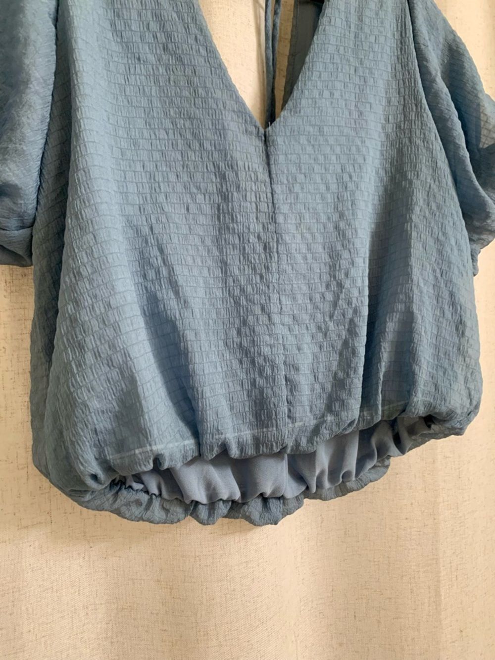 ASTR the Label Dusty Blue V-Neck Puff Gauze Sleeve Blouse Tie neck Bubble Small - Picture 3 of 6